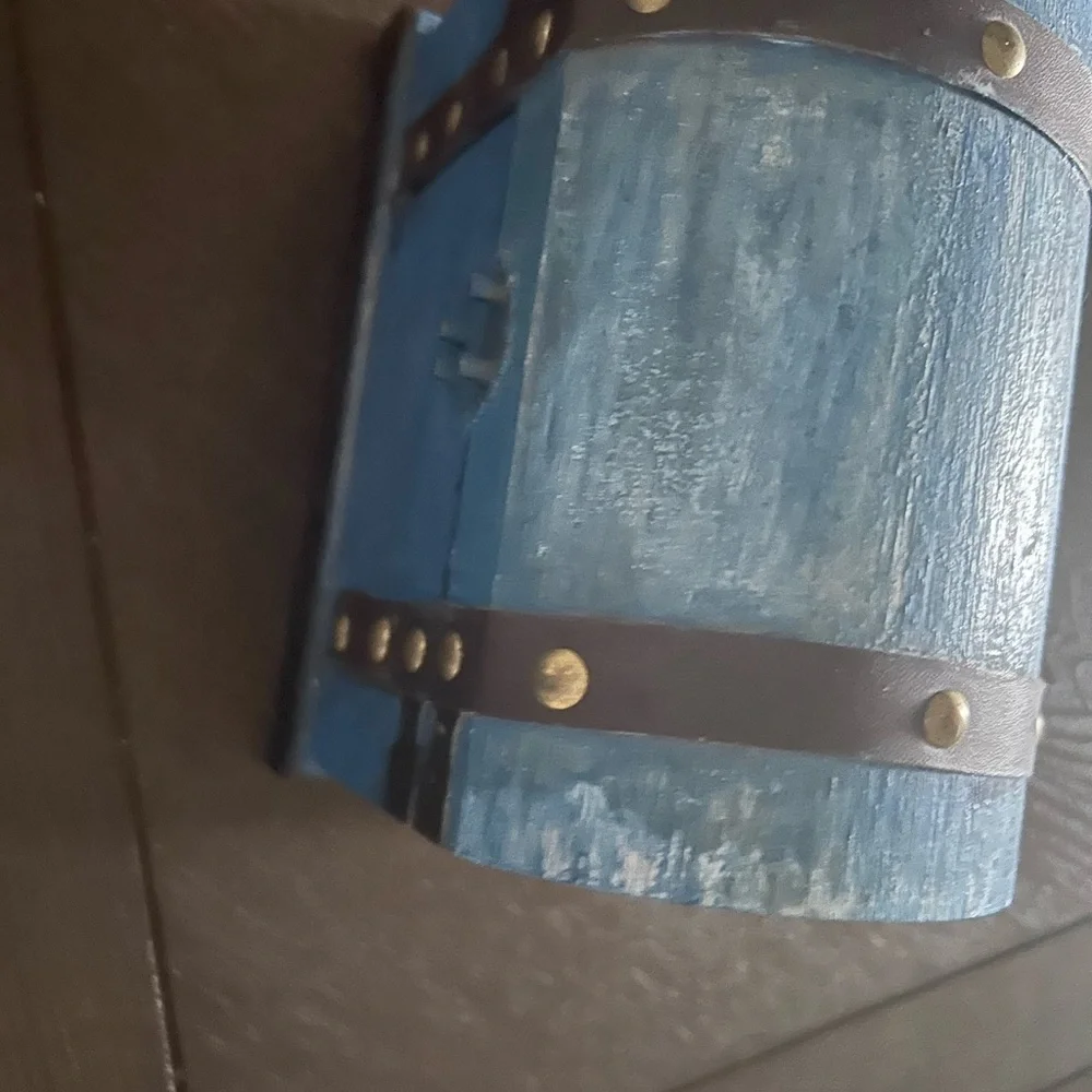 Hand Painted Tea Box - Picture 2 of 4